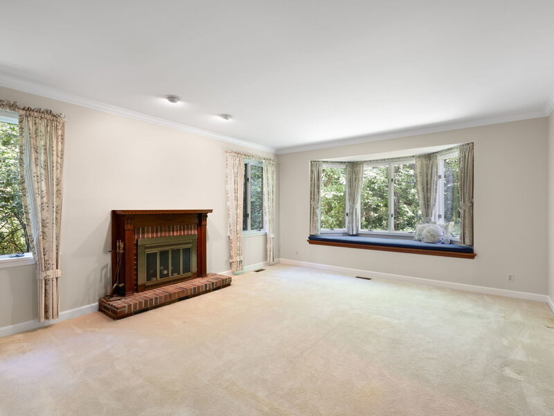 37 Crane Road St. Charles IL 60175