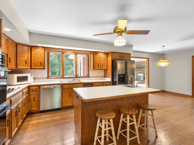 37 Crane Road St. Charles IL 60175