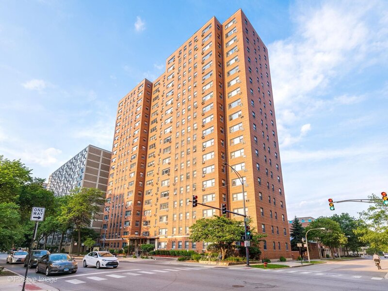 2909 N Sheridan Road Chicago IL 60657