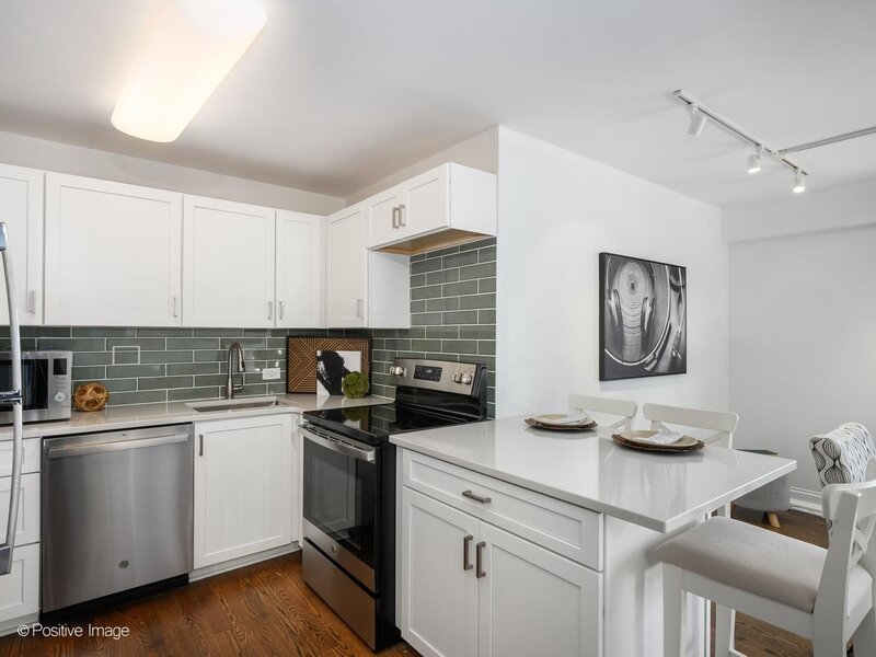 2909 N Sheridan Road Chicago IL 60657