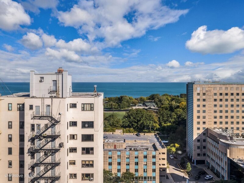 2909 N Sheridan Road Chicago IL 60657