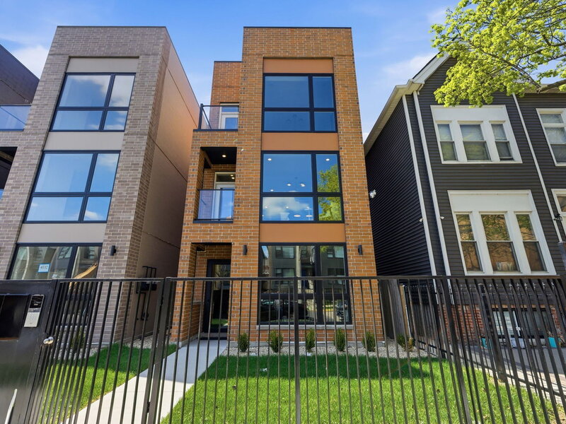 4132 S Calumet Avenue Chicago IL 60653