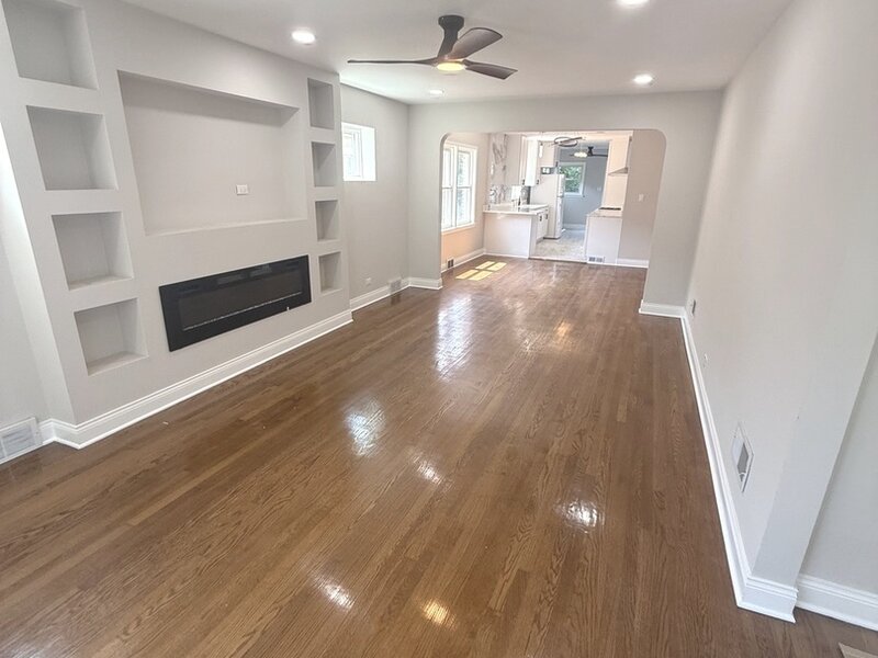 8926 S Paxton Avenue Chicago IL 60617