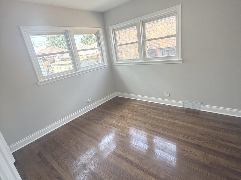 8926 S Paxton Avenue Chicago IL 60617