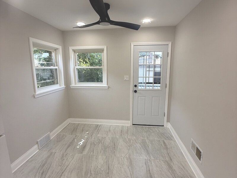 8926 S Paxton Avenue Chicago IL 60617