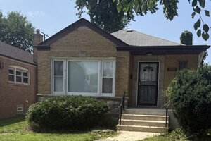 Photo of 8926 S Paxton Avenue Chicago IL 60617