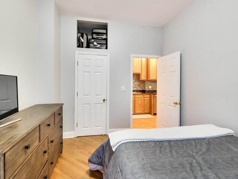5201 S Blackstone Avenue Chicago IL 60615