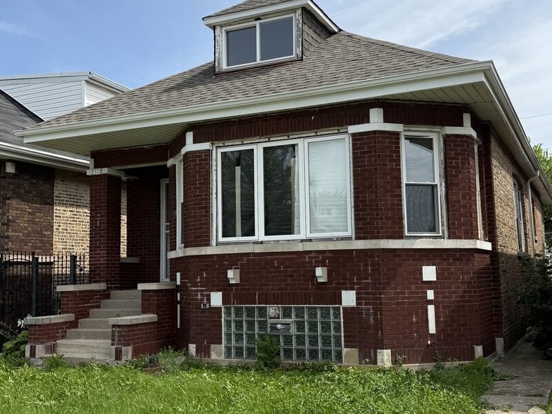 7521 S Winchester Avenue Chicago IL 60620