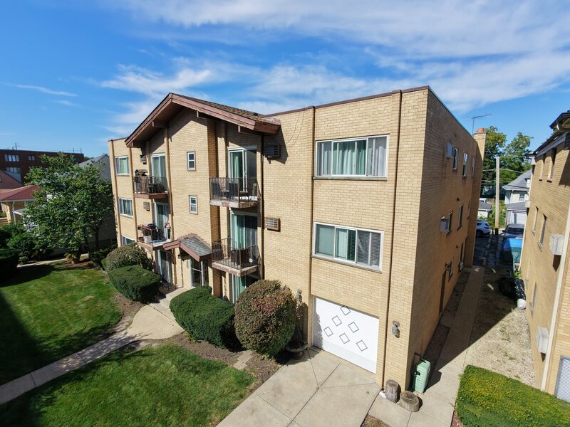 1354 E Washington Street Des Plaines IL 60016