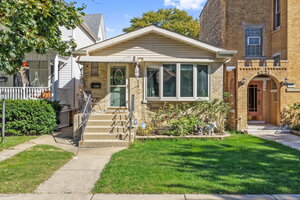 Photo of 4723 N Kilbourn Avenue Chicago IL 60630