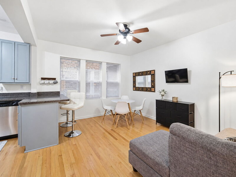 6305 N Claremont Avenue Chicago IL 60659