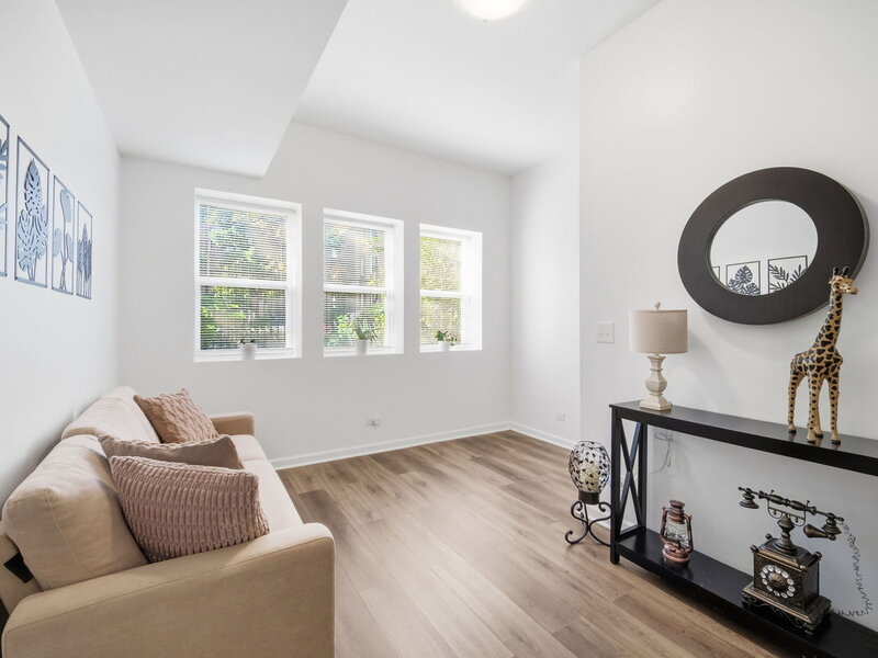 6305 N Claremont Avenue Chicago IL 60659