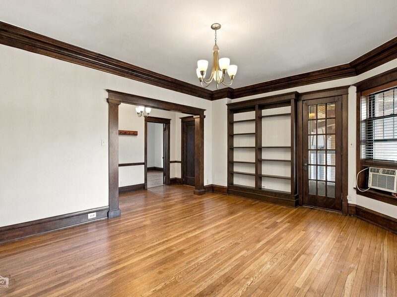 5520 S Cornell Avenue Chicago IL 60637