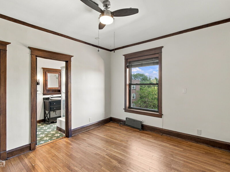 5520 S Cornell Avenue Chicago IL 60637