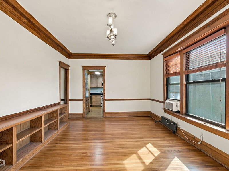 5520 S Cornell Avenue Chicago IL 60637