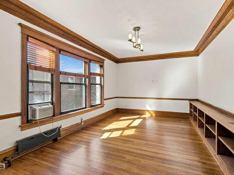 5520 S Cornell Avenue Chicago IL 60637