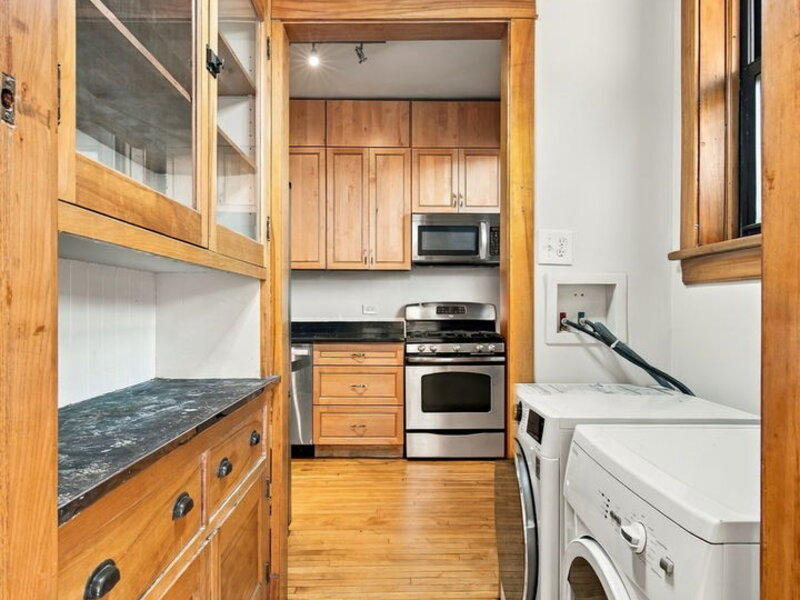5520 S Cornell Avenue Chicago IL 60637