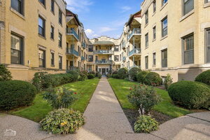 Photo of 5520 S Cornell Avenue Chicago IL 60637 Unit 3S