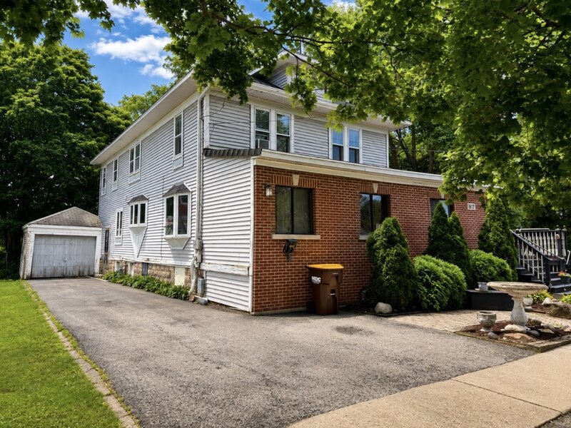 817 Blakely Street Woodstock IL 60098