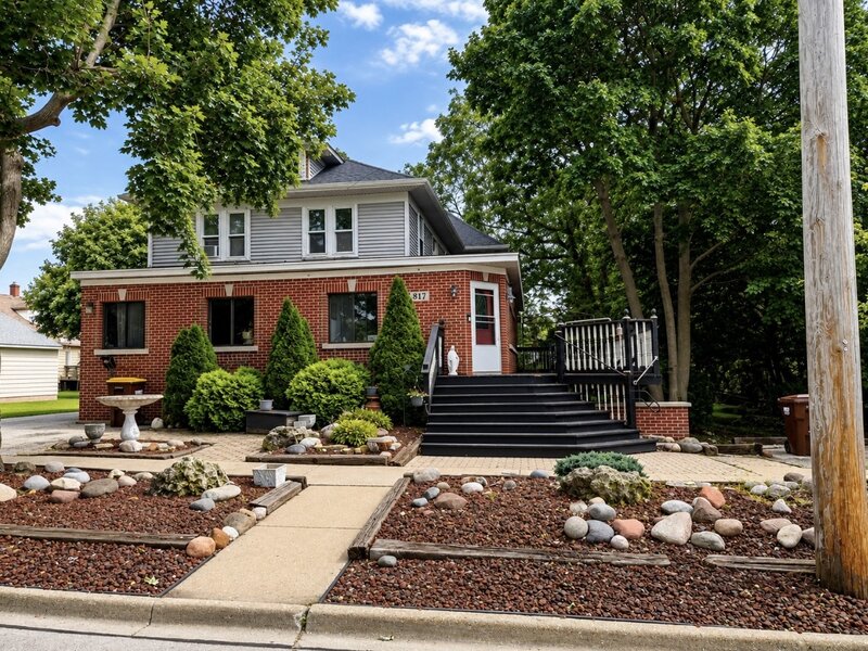 817 Blakely Street Woodstock IL 60098