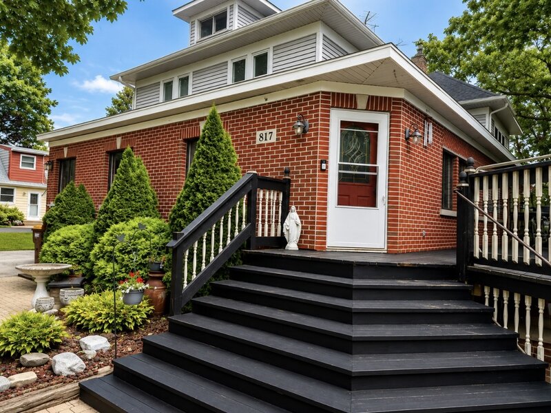 817 Blakely Street Woodstock IL 60098