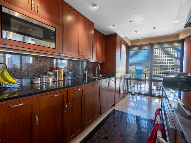 111 W Maple Street Chicago IL 60610