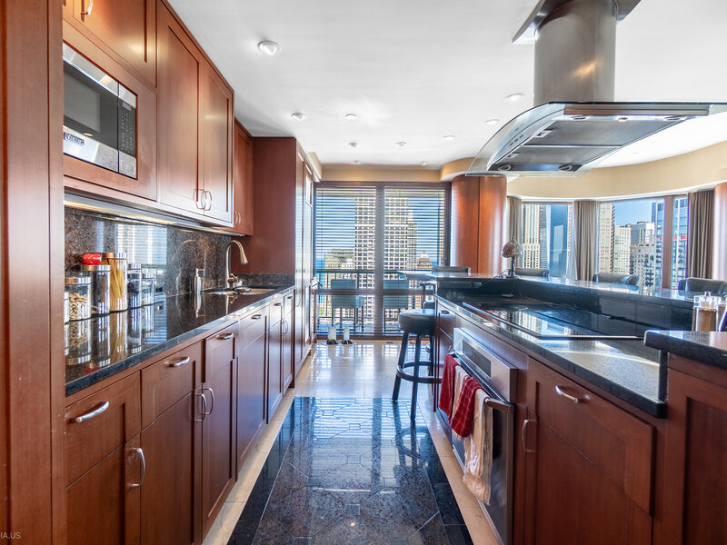 111 W Maple Street Chicago IL 60610