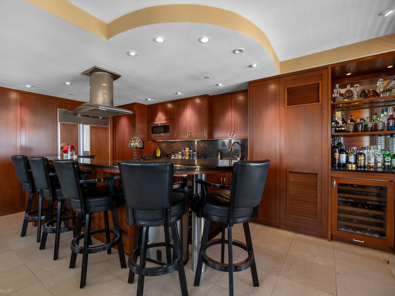 111 W Maple Street Chicago IL 60610