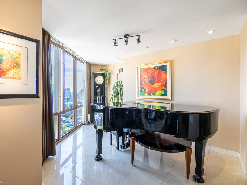 111 W Maple Street Chicago IL 60610