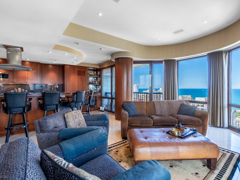 111 W Maple Street Chicago IL 60610