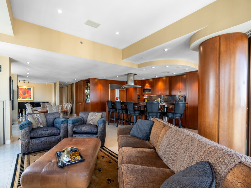 111 W Maple Street Chicago IL 60610