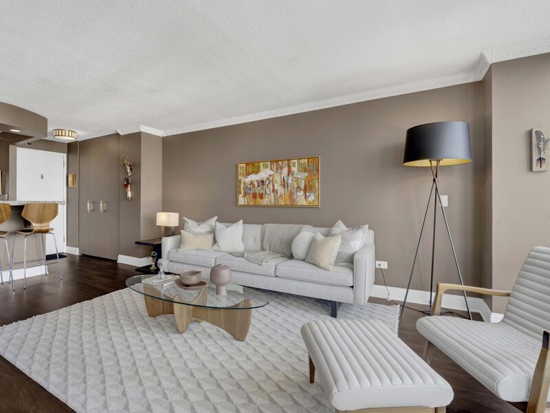 111 W Maple Street Chicago IL 60610