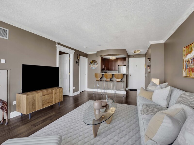 111 W Maple Street Chicago IL 60610