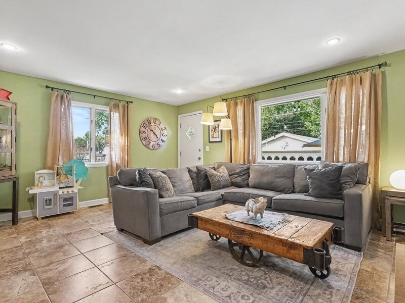 2342 S 3rd Avenue North Riverside IL 60546