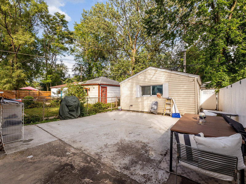 8031 S Woodlawn Avenue Chicago IL 60619