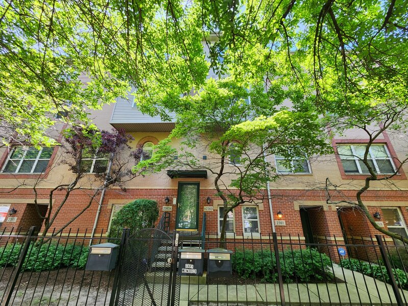 2363 E 70th Place Chicago IL 60649