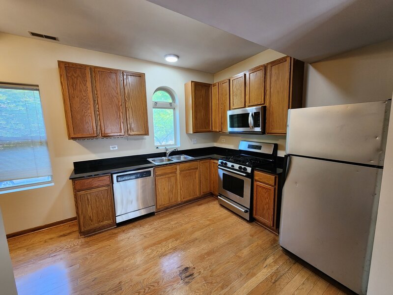 2363 E 70th Place Chicago IL 60649