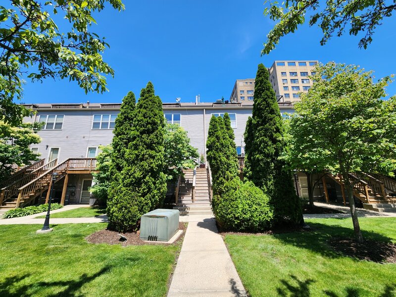 2363 E 70th Place Chicago IL 60649