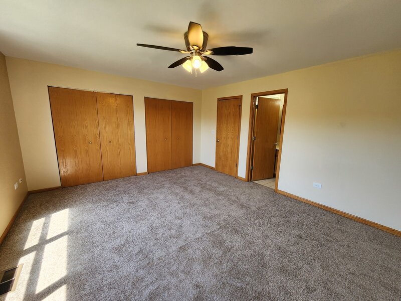 2363 E 70th Place Chicago IL 60649