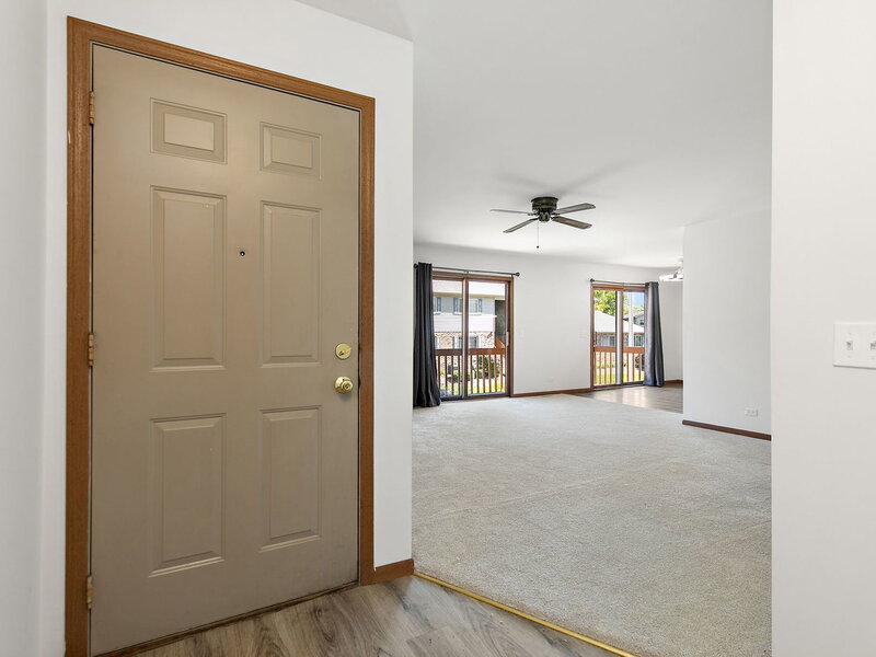 320 Woodridge Circle South Elgin IL 60177