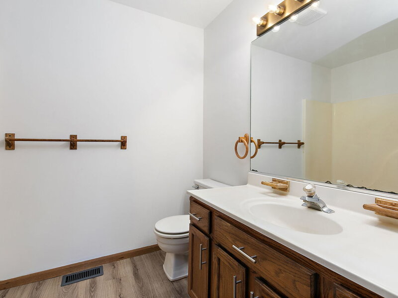 320 Woodridge Circle South Elgin IL 60177