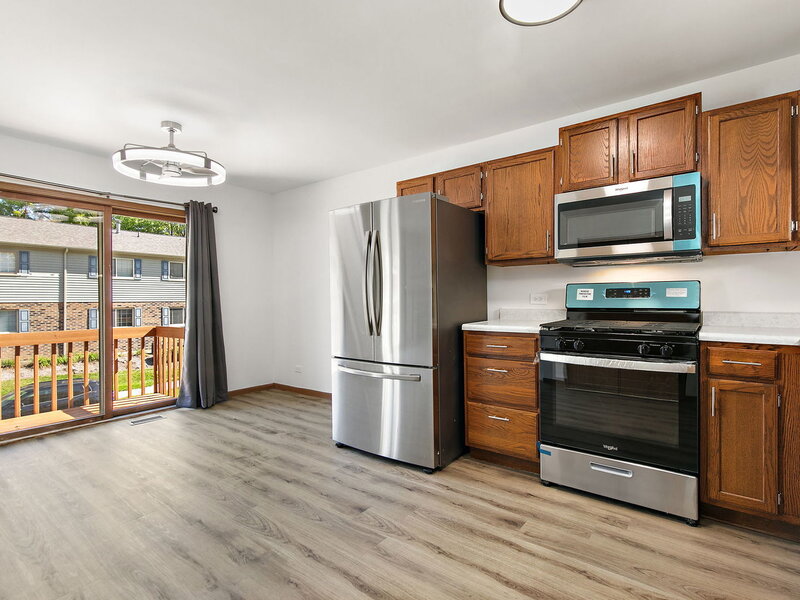 320 Woodridge Circle South Elgin IL 60177