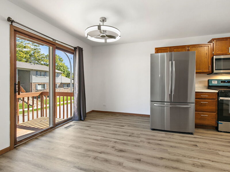 320 Woodridge Circle South Elgin IL 60177
