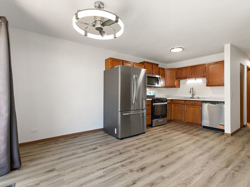 320 Woodridge Circle South Elgin IL 60177