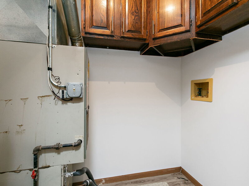 320 Woodridge Circle South Elgin IL 60177