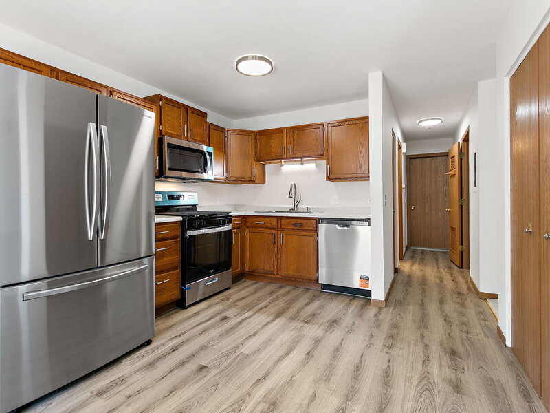 320 Woodridge Circle South Elgin IL 60177