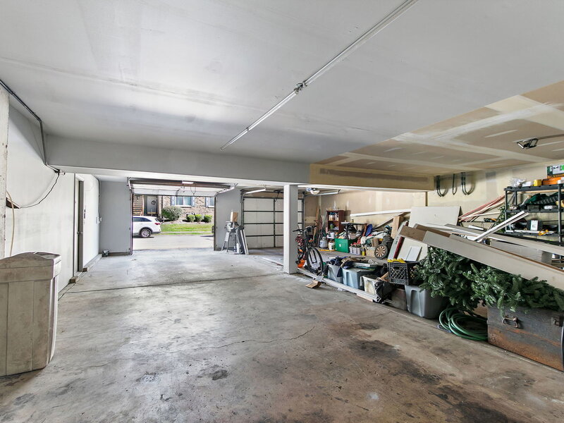 320 Woodridge Circle South Elgin IL 60177