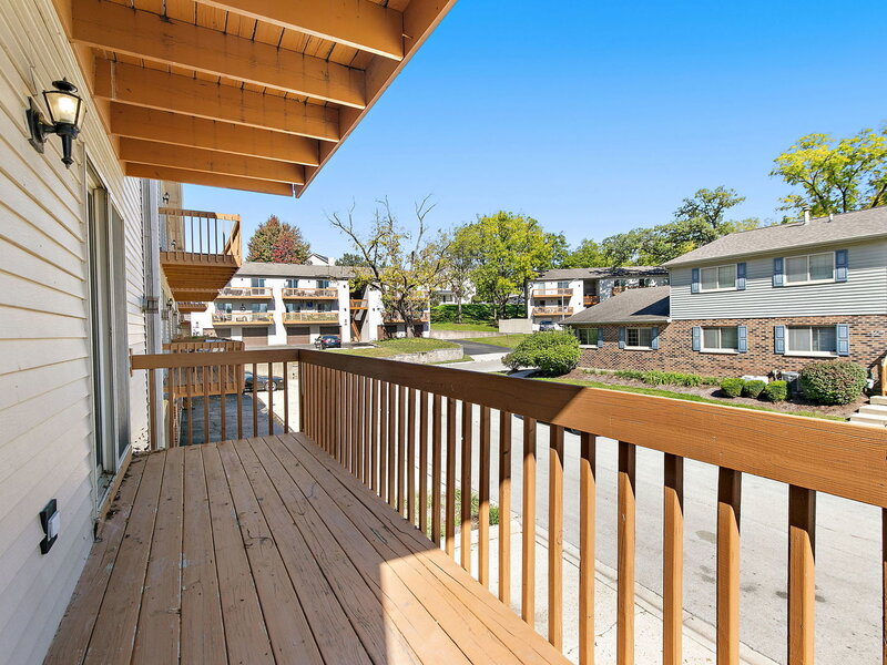 320 Woodridge Circle South Elgin IL 60177