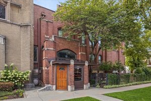 Photo of 331 S Ridgeland Avenue Oak Park IL 60304