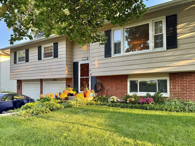 1205 E Ironwood Drive Mount Prospect IL 60056